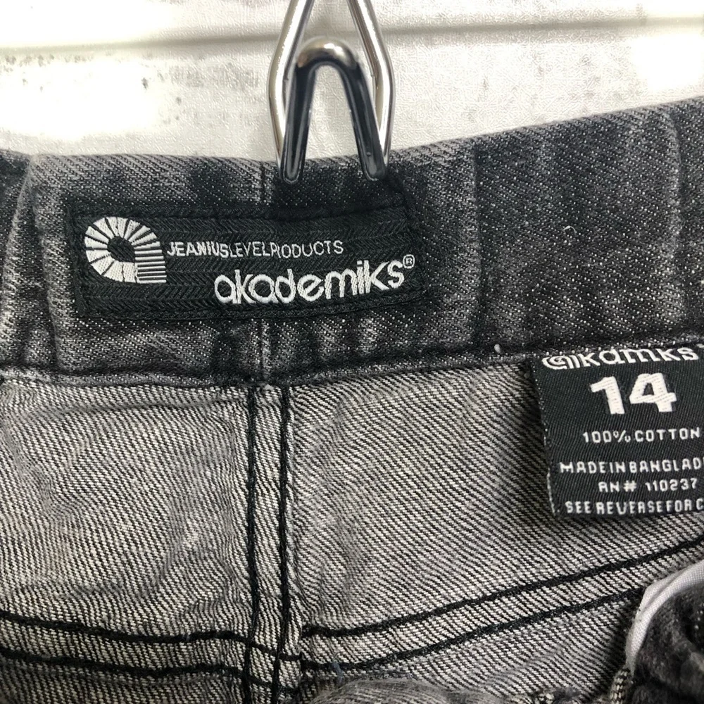 Akademiks Black Jogger Jeans with Elastic Cuffs Distressed